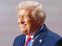 Senyum Lebar Trump Saat Jadi Penerima Pertama FIFA Peace Prize