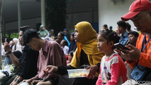 Hellofest menggelar acara nonton bareng film dan animasi lokal di Tebet Eco Park, Sabtu (6/12/2025). Kegiatan ini digelar untuk menggaungkan kreativitas anak bangsa dan mendorong apresiasi terhadap karya sineas muda.
