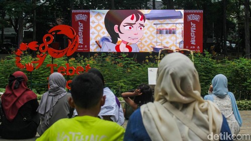 Hellofest menggelar acara nonton bareng film dan animasi lokal di Tebet Eco Park, Sabtu (6/12/2025). Kegiatan ini digelar untuk menggaungkan kreativitas anak bangsa dan mendorong apresiasi terhadap karya sineas muda.