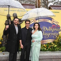 DDLJ dibuat dengan sepenuh hati. Kami ingin menceritakan kisah tentang cinta, bagaimana cinta bisa menjembatani batasan, dan bagaimana dunia akan menjadi tempat yang lebih baik jika dipenuhi dengan banyak cinta, aku saya pikir inilah mengapa DDLJ memiliki dampak yang bertahan lama selama lebih dari 30 tahun, ujar Shah Rukh Khan dilansir Variety.“Secara pribadi, DDLJ adalah bagian dari identitasku, dan sungguh merendahkan hati melihat film ini, dan Kajol dan aku, menerima begitu banyak cinta sejak dirilis,” lanjutnya.Foto: Instagram @iamsrk