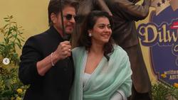Potret Pasangan Ikonik Shah Rukh Khan & Kajol Resmikan Patung DLJJ di London