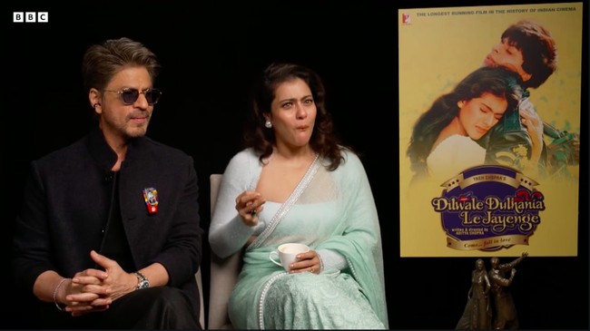 Film DDLJ sendiri berkisah tentang dua mahasiswa India yang jatuh cinta saat liburan di Eropa. Dua karakter utama, Raj dan Simran, dikisahkan pertama kali bertemu di kereta saat berada di London. Foto: Dok. BBC