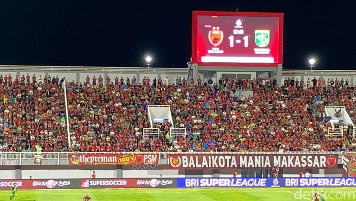 6.434 Penonton Saksikan PSM Ditahan Imbang Persebaya 1-1 di Stadion BJ Habibie