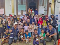 Undip Beri Pendampingan Kesehatan-Psikososial untuk Korban Banjir di Agam