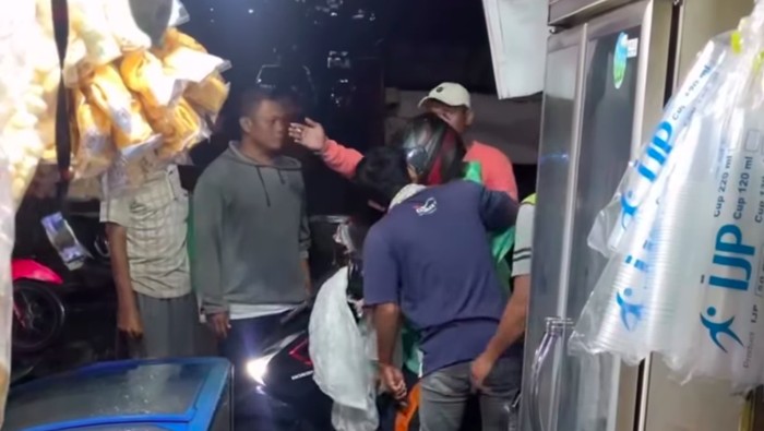 2 Opang Pukuli Ojol Angkut Penumpang di Stasiun Duri, Ngaku Khilaf