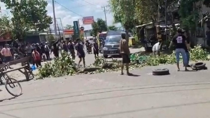 Warga 2 Desa di Bima Nyaris Bentrok-Blokir Jalan, Dipicu Tawuran Pelajar SMA