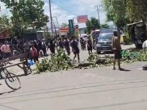 Mencekam Bentrokan Warga Dipicu Tawuran Siswa di Bima
