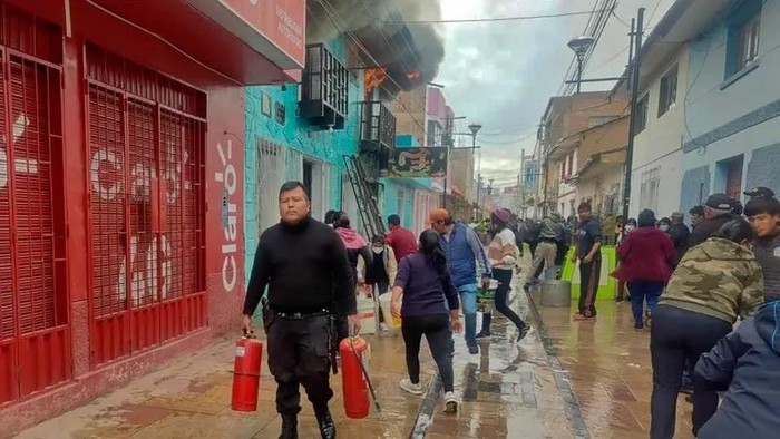 Pilu 10 Mahasiswa Tewas dalam Kebakaran di Restoran Peru