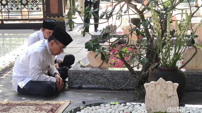 Gus Yahya Datangi Ponpes Tebuireng, Siap Jawab Pertanyaan Kiai Sepuh NU