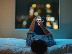 Pantang Begadang di Tempat Tidur, Dokter Ahli Somnologi Ungkap Risikonya