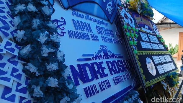 Andre Rosiade kirim bunga dukacita untuk ayah Pratama Arhan, Sutrisno yang meninggal, Minggu (7/12/2025). Andre Rosiade kirim bunga dukacita untuk ayah Pratama Arhan, Sutrisno yang meninggal, Minggu (7/12/2025).