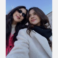 Audi Marissa terlihat bertolak ke Seoul, Korea. Kali ini ia pergi bersama sahabatnya, Fita Anggriani. Anak dan suami Audi, Anthony Xie tampak tak ikut. Foto: Instagram/@audimarissa