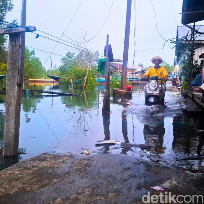 Potret Genangan Rob Pesisir Tarakan di Malam Minggu