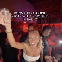 Dalam penggerebekan itu, polisi mengamankan 18 WNA, 14 warga Australia dan 4 warga Inggris. Dari jumlah tersebut, empat orang telah ditetapkan sebagai tersangka, termasuk Bonnie Blue. Bonnie mendapatkan ancaman hukuman berat.  Foto: dok. Instagram Bonnie Blue