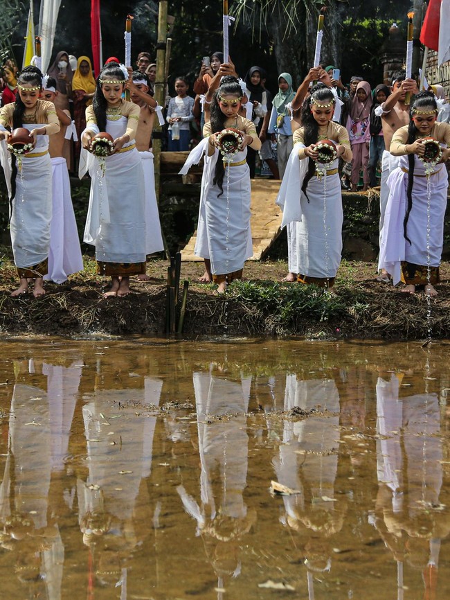 Budaya dan Alam Menyatu dalam Nyadran Sendang Gede di Desa Kandri