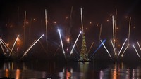 Cahaya Natal Rio Memukau, Pohon Raksasa Hiasi Pantai Botafogo