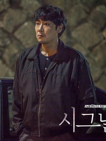 Kronologi Skandal Aktor Cho Jin Woong: Kena Spill hingga Pensiun