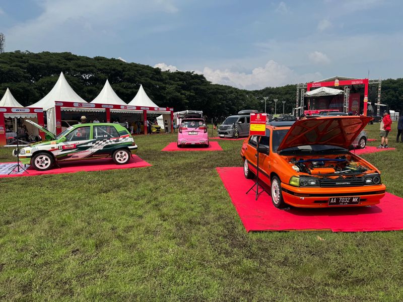 Daihatsu Kumpul Sahabat menyapa masyarakat Malang. Acara ini digelar pada Minggu (7/12/25) di Lapangan Rampal, Malang, Jawa Timur Daihatsu Kumpul Sahabat menyapa masyarakat Malang. Acara ini digelar pada Minggu (7/12/25) di Lapangan Rampal, Malang, Jawa Timur