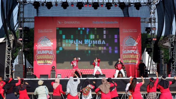 Daihatsu Kumpul Sahabat menyapa masyarakat Malang. Acara ini digelar pada Minggu (7/12/25) di Lapangan Rampal, Malang, Jawa Timur