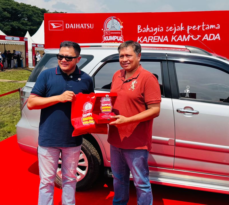 Daihatsu Kumpul Sahabat menyapa masyarakat Malang. Acara ini digelar pada Minggu (7/12/25) di Lapangan Rampal, Malang, Jawa Timur Daihatsu Kumpul Sahabat menyapa masyarakat Malang. Acara ini digelar pada Minggu (7/12/25) di Lapangan Rampal, Malang, Jawa Timur
