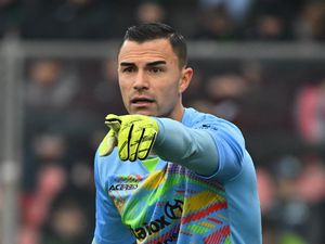 Emil Audero Mau Pertahankan Cremonese di Serie A