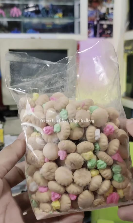 Es Mony hingga Susu Yahuii, Jajanan Era 90-an yang Bikin Nostalgia Abis Es Mony hingga Susu Yahuii, Jajanan Era 90-an yang Bikin Nostalgia Abis