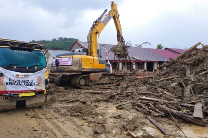 Gerindra Tapsel Bantu Bersihkan SD yang Tertimbun, Siapkan Hunian Sementara