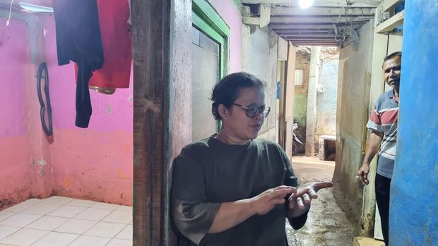 Kawasan RT 11/RW 5 Kampung Melayu, Jatinegara, Jakarta Timur yang sempat terendam banjir pagi tadi, kini sudah surut. Kawasan RT 11/RW 5 Kampung Melayu, Jatinegara, Jakarta Timur yang sempat terendam banjir pagi tadi, kini sudah surut.