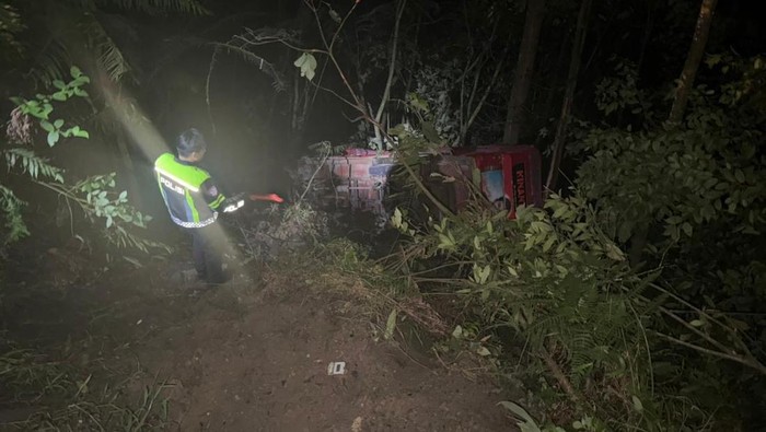 Identitas Korban Laka Mobil Wisata yang Terperosok ke Jurang di Sungai Penuh