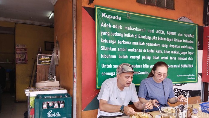 Pelukan Sunyi Tagor Lubis Bantu Mahasiswa Terdampak Bencana Sumatera
