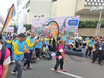 Kemensos Gelar Funwalk HDI 2025 Sambil Galang Bantuan Korban Bencana Sumatera
