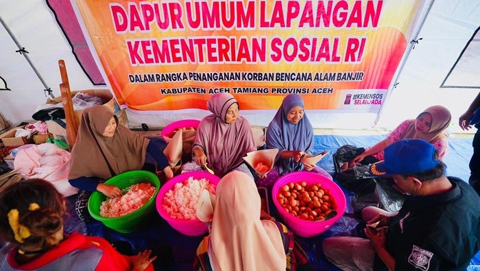 Kemensos Salurkan Bantuan Rp 66,7 M untuk Penanganan Bencana Sumatera