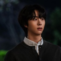 Tahun ini, Kim Mu Jun sempat digosipkan berpacaran dengan aktris Jepang Nagano Mei. Namun, 9Ato Entertainment menegaskan, “keduanya hanya teman dekat.” Foto: Instagram