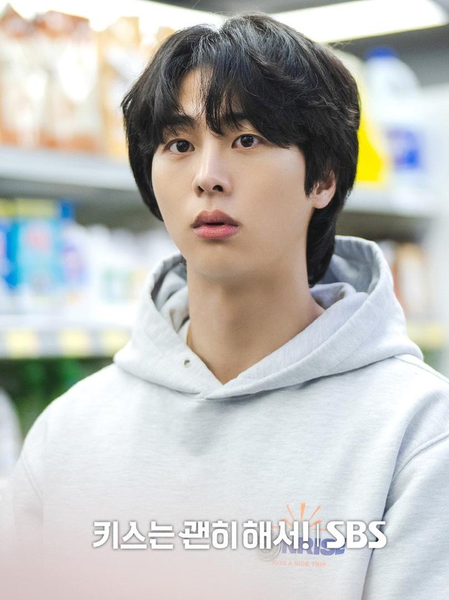 Aktor Dynamite Kiss Ini Viral Mirip Jin BTS, Gantengnya Bikin Salah Fokus!