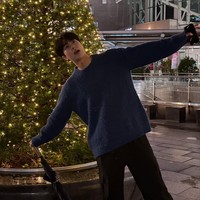 Kemiripan Kim Mu Jun dan Jin BTS dapat dilihat dari tatapan mata, bentuk bibir, dan potongan rambutnya. Foto: Instagram