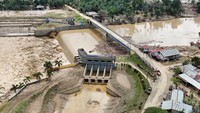 Foto udara Kondisi bendungan Jambo Aye pascabanjir bandang di Desa Rumoh Rayeuk, Kecamatan Langkahan, Aceh Utara, Aceh. Foto: ANTARA FOTO/Syifa Yulinnas