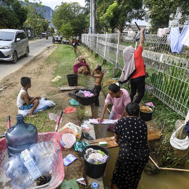 Krisis Air Pascalongsor, Warga Tapanuli Tengah Andalkan Parit untuk MCK