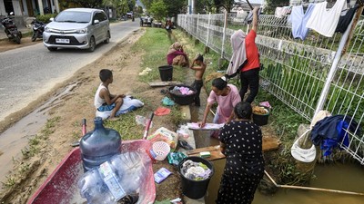 Krisis Air Pascalongsor, Warga Tapanuli Tengah Andalkan Parit untuk MCK