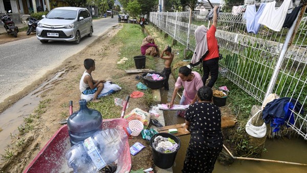 Krisis Air Pascalongsor, Warga Tapanuli Tengah Andalkan Parit untuk MCK