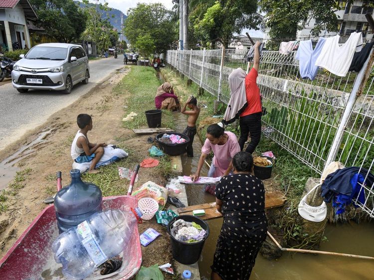 Krisis Air Pascalongsor, Warga Tapanuli Tengah Andalkan Parit untuk MCK
