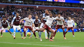 Bek Tengah Berguguran, Arsenal Tumbang