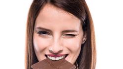 Nggak Cuma Enak Jadi Camilan, Dark Chocolate Juga Bisa Memperlambat Penuaan