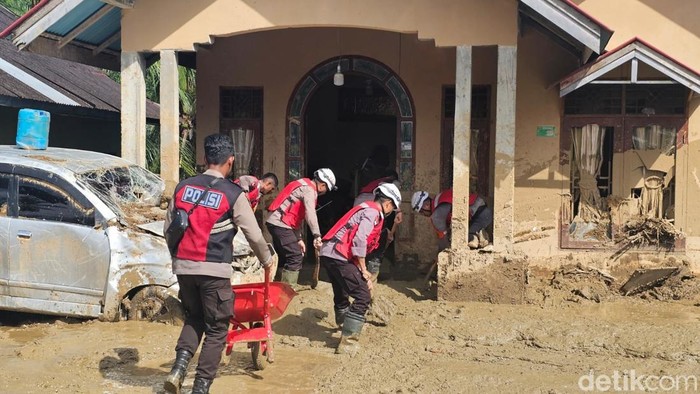Solidaritas Tanpa Batas, Full Support Polda Riau di Misi Kemanusiaan Sumatera