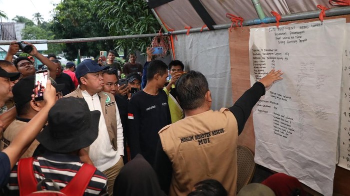 Nusron Wahid Serahkan Bantuan & Dengar Keluhan Korban Banjir di Agam