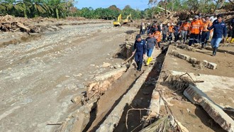 Menteri LH: Kayu Gelondongan Banjir Sumatera Bukan dari Hulu Batang Toru