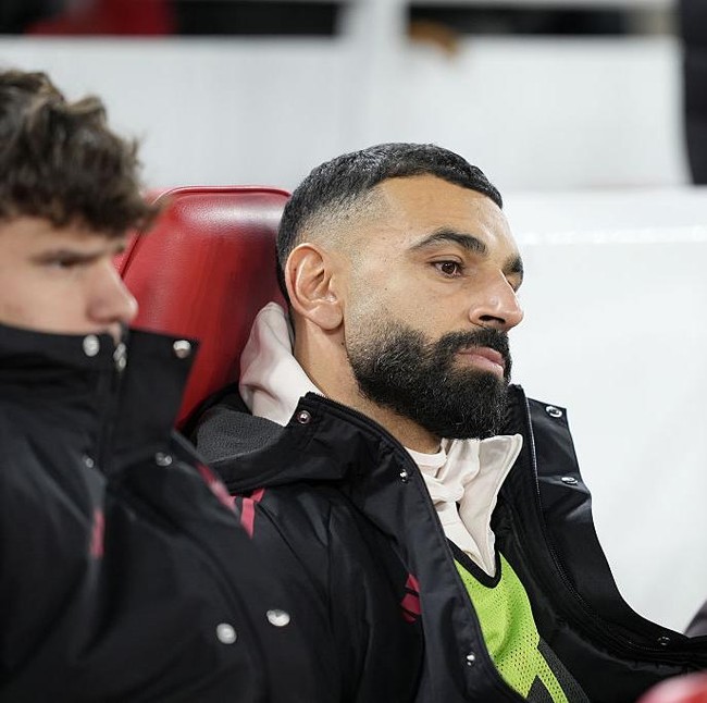 Foto: Terus Hangatkan Bench Liverpool, Salah Lama-lama Panas Juga