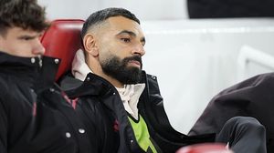 Foto: Terus Hangatkan Bench Liverpool, Salah Lama-lama Panas Juga
