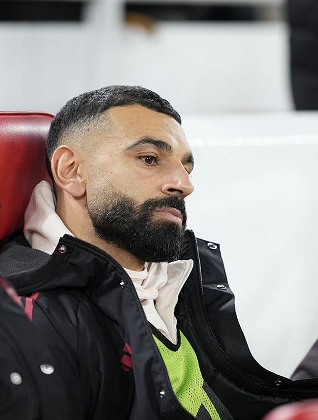 Foto: Terus Hangatkan Bench Liverpool, Salah Lama-lama Panas Juga