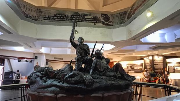 Monumen Tugu Pahlawan dan Museum 10 November Monumen Tugu Pahlawan dan Museum 10 November