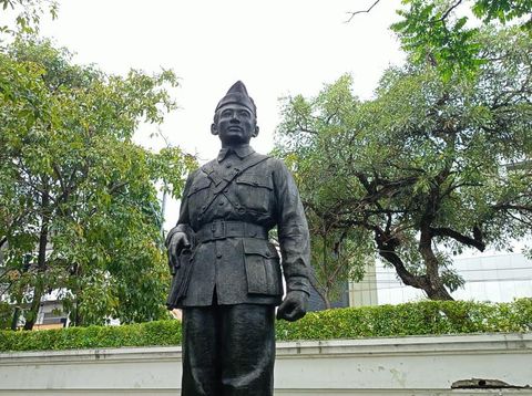 Monumen Tugu Pahlawan dan Museum 10 November Monumen Tugu Pahlawan dan Museum 10 November